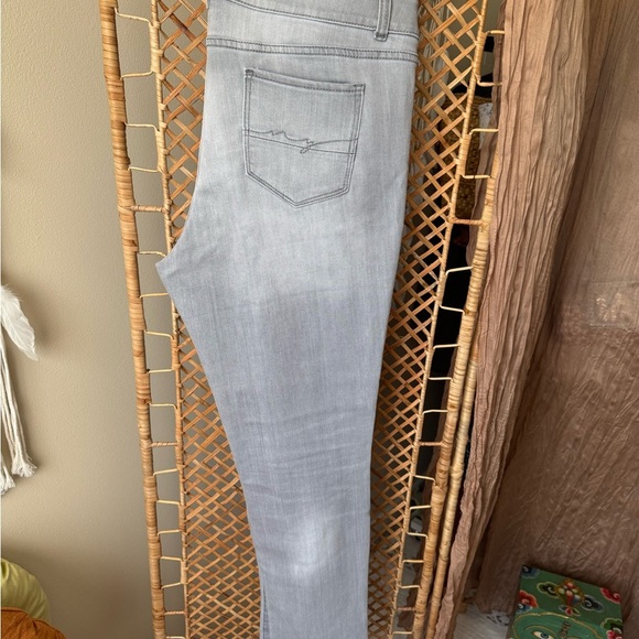 New York & Company Light Gray Skinny Pants - Picture 2 of 8